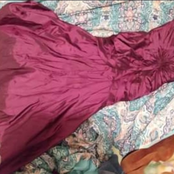 Three dresses - Picture 13 of 15